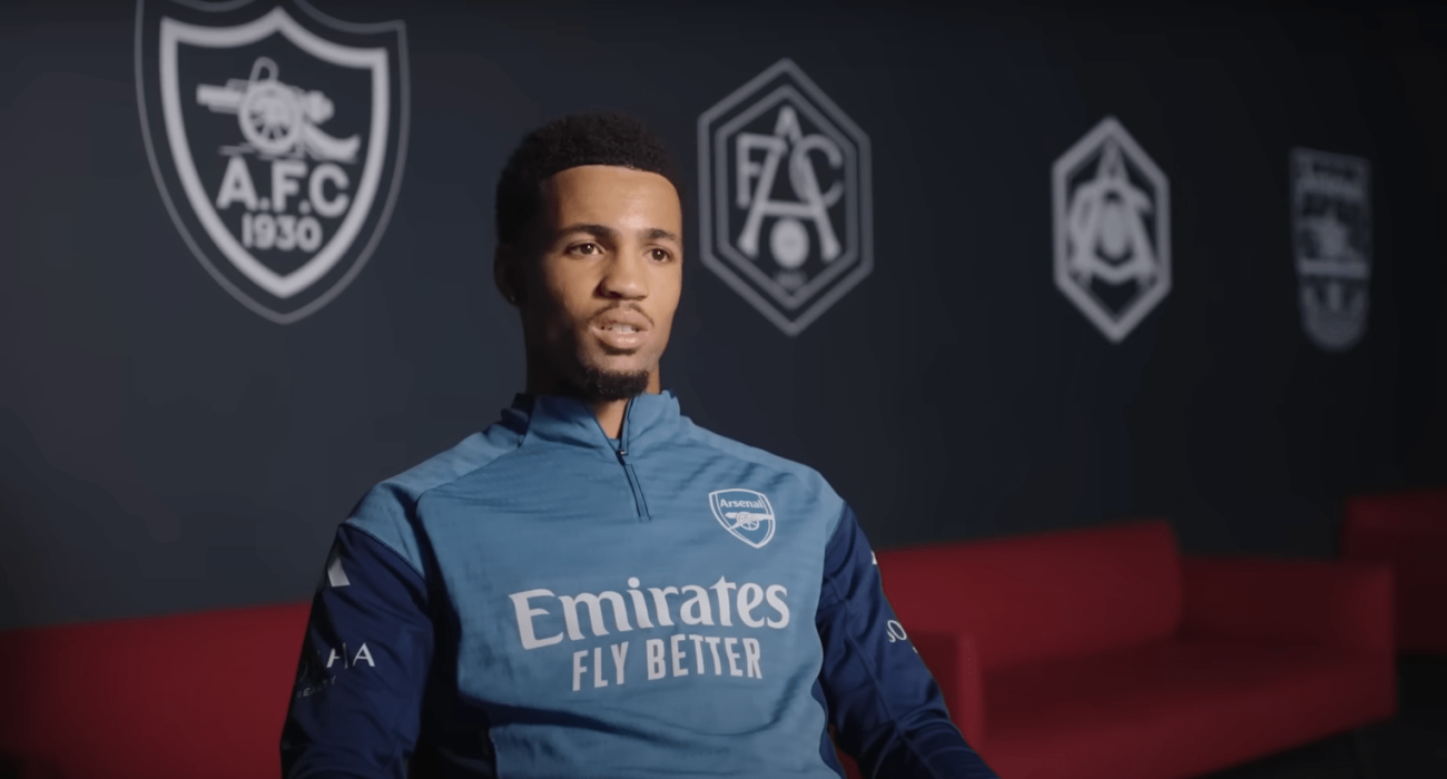 Ο Ίθαν Νουανέρι με την Άρσεναλ / Screenshot