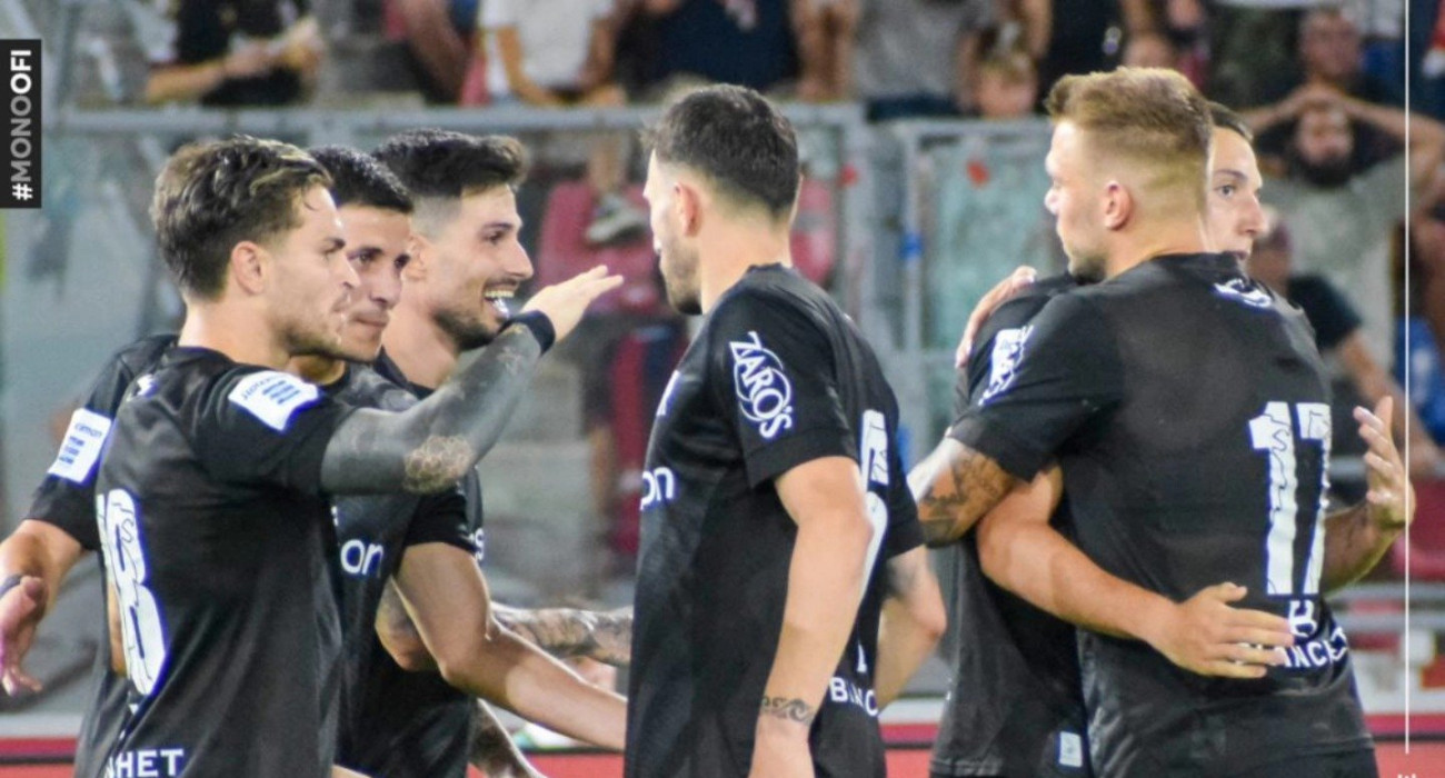 Οι παίκτες του ΟΦΗ πανηγυρίζουν τη νίκη επί της Μπολόνια Πηγή: / ofifc