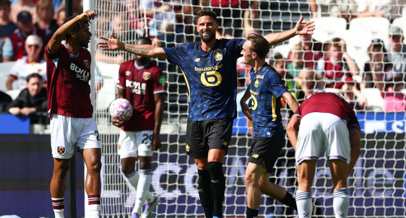 Ο Ολιβιέ Ζιρού σκοράρει με τη φανέλα της Λιλ / Πηγή: Imago