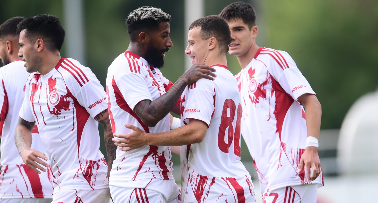 Οι παίκτες του Ολυμπιακού πανηγυρίζουν το γκολ / Πηγή: Eurokinissi