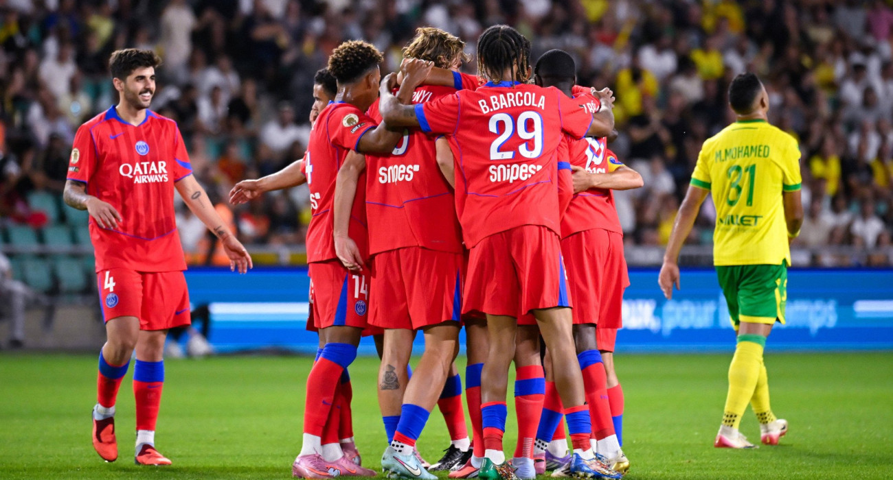 Οι ποδοφαιριστές της Παρί Σεν Ζερμέν πανηγυρίζουν / Πηγή: Imago