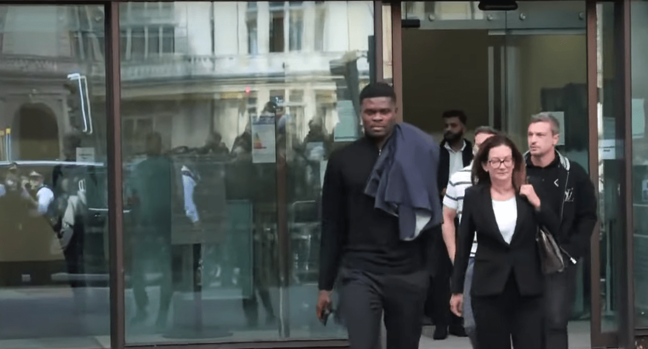 Ο Τόμας Πάρτει στο Δικαστήριο / Screenshot