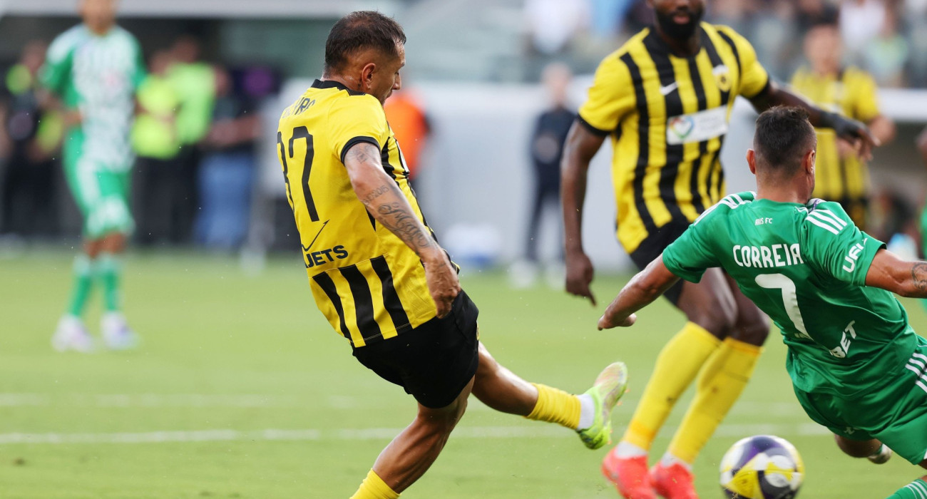 Ο Ρομπέτο Περέιρα σκοράρει / Πηγή: Intime