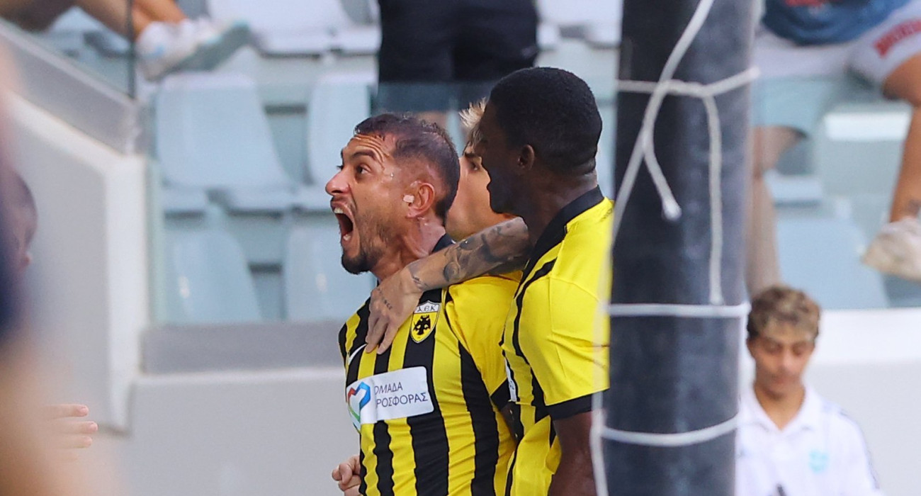 Ο Ρομπέρτο Περέιρα πανηγυρίζει με την ΑΕΚ / Πηγή: Eurokinissi