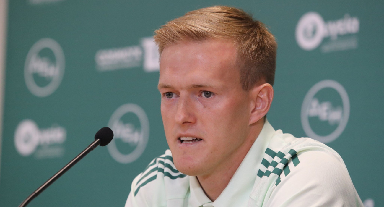 Ο Κάρολ Σφιντέρσκι στη συνέντευξη Τύπου ενόψει του αγώνα με τη Σαχτάρ Ντόνετσκ - ΠΗΓΗ: Eurokinissi