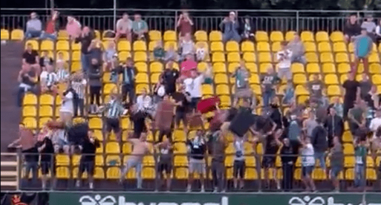 Οι οπαδοί της Ζάλγκιρις Βίλνους πετούν βαλίτσες στο γήπεδο/ Screenshot