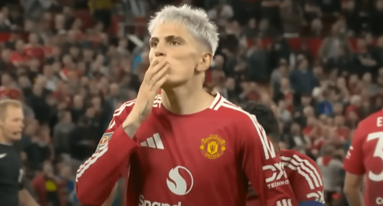 Ο Αλεχάντρο Γκαρνάτσο πανηγυρίζει γκολ που πέτυχε με την Μάντσεστερ Γιουνάιτεντ/ Screenshot