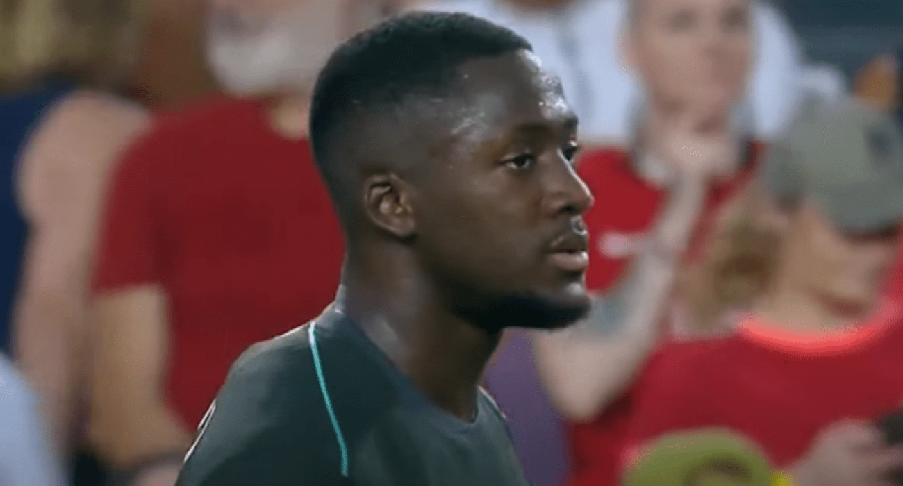 Ο Κονατέ με τη φανέλα της Λίβερπουλ/ Screenshot