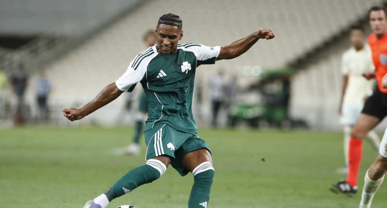 Ο Τετέ στον αγώνα του Παναθηναϊκού με τη Σαχτάρ / Πηγή: Eurokinissi