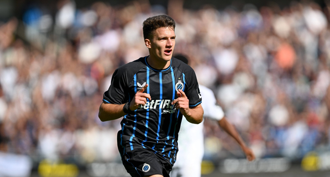 Ο Χρήστος Τζόλης πανηγυρίζει με την Κλαμπ Μπριζ / Πηγή: Imago