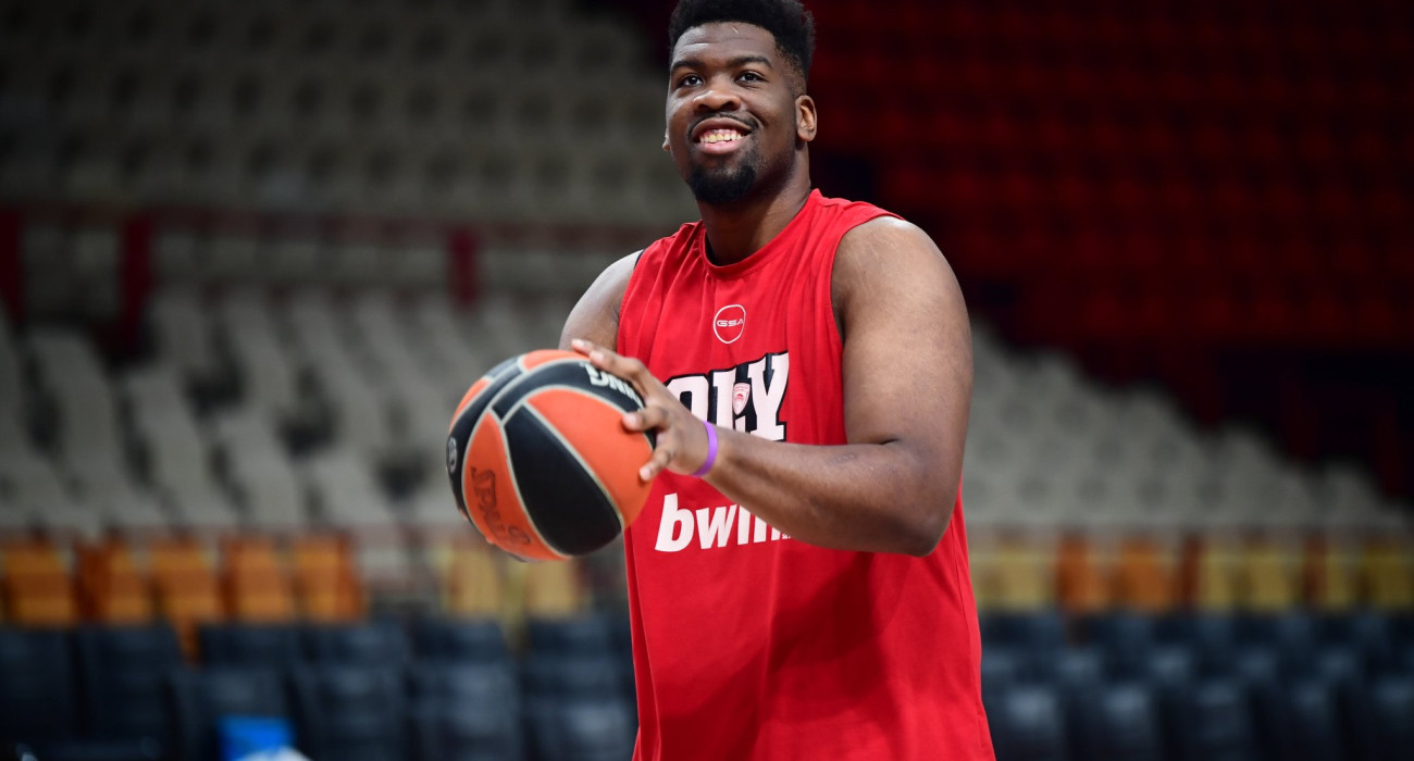 Το νέο πρόσωπο στην προετοιμασία του Ολυμπιακού Νίκος Οκεκουογέν