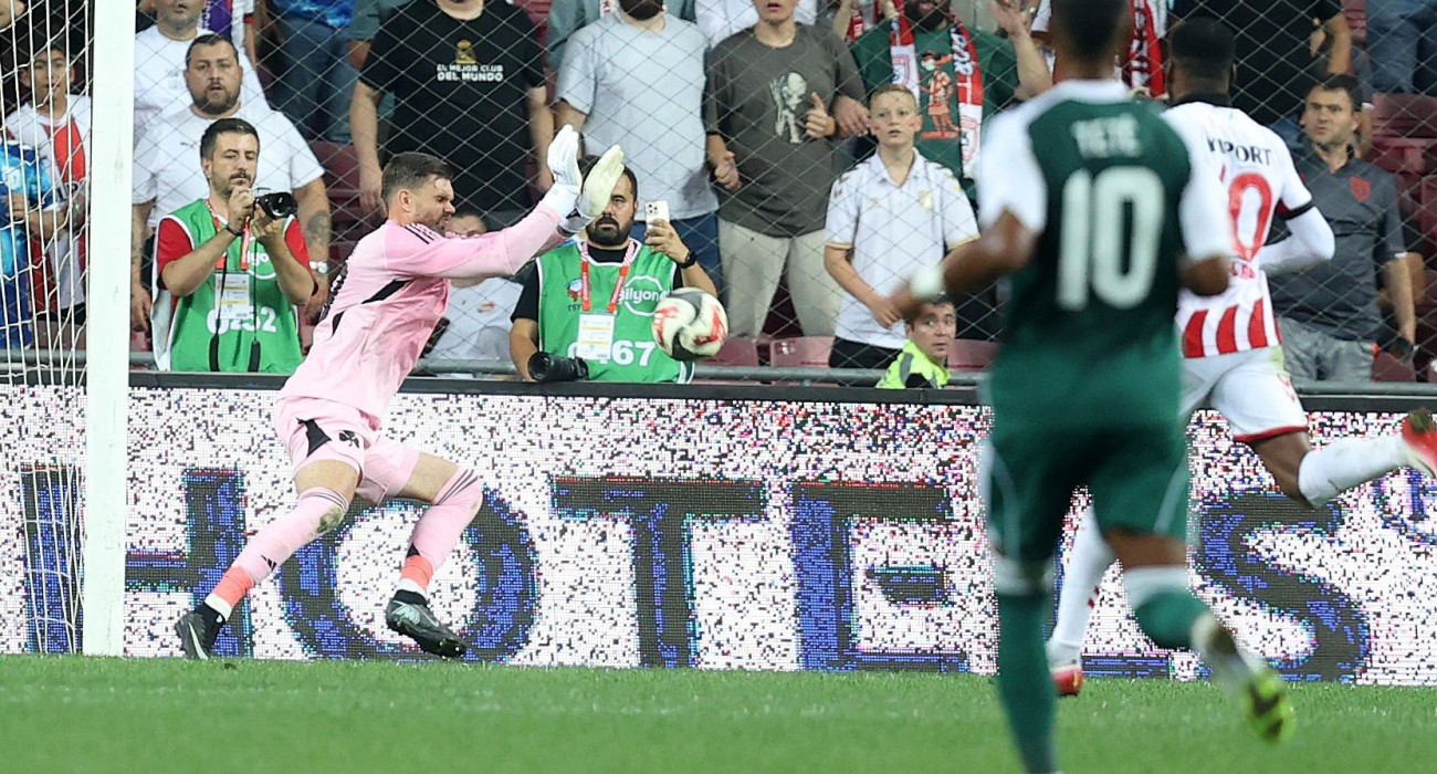 Ο Ντραγκόφσκι αποσόβησε «σίγουρο» γκολ με το... πρόσωπο! (video)