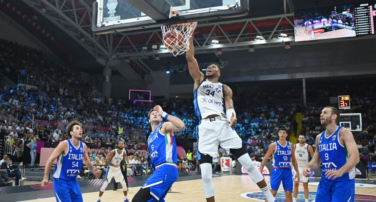 Ο Γιάννης Αντετοκούνμπο κόντρα στην Ιταλία - Πηγή: Intime