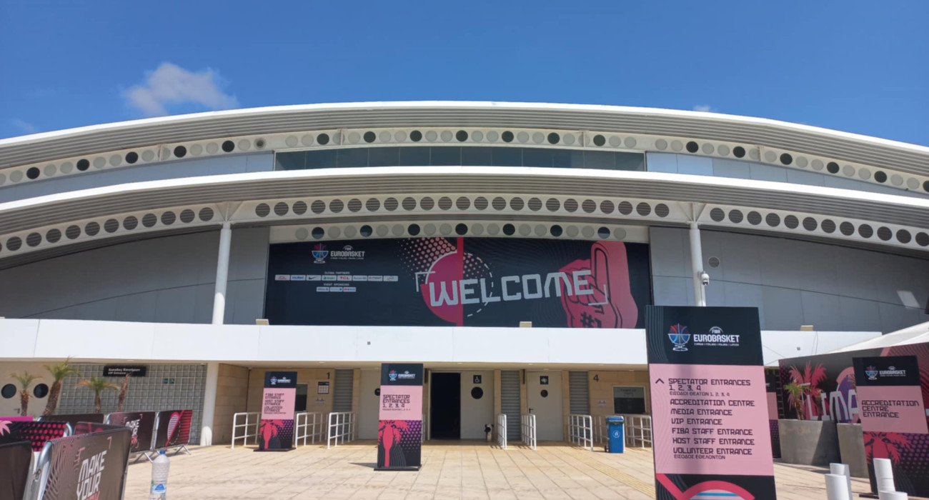 Ο περιβάλλοντας χώρο του σταδίου στη Λεμεσό