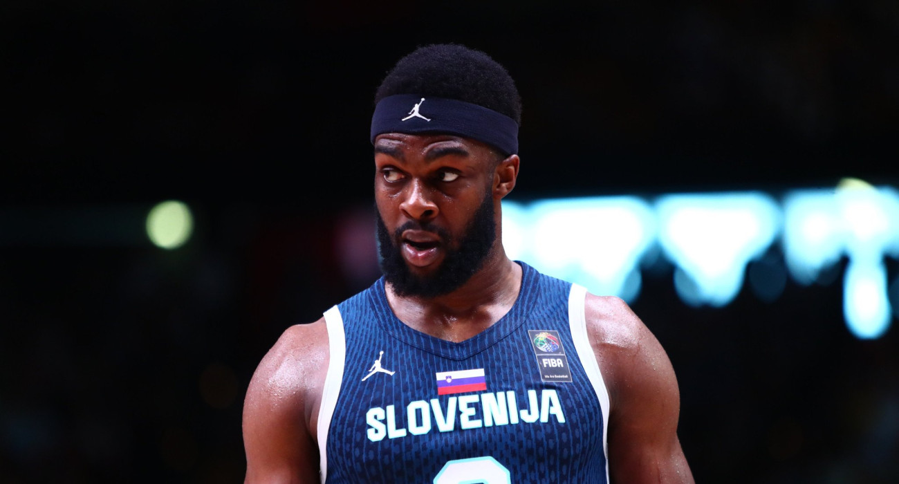 Ο Τζος Νίμπο με την φανέλα της Εθνικής Σλοβενίας / Πηγή: Eurokinissi