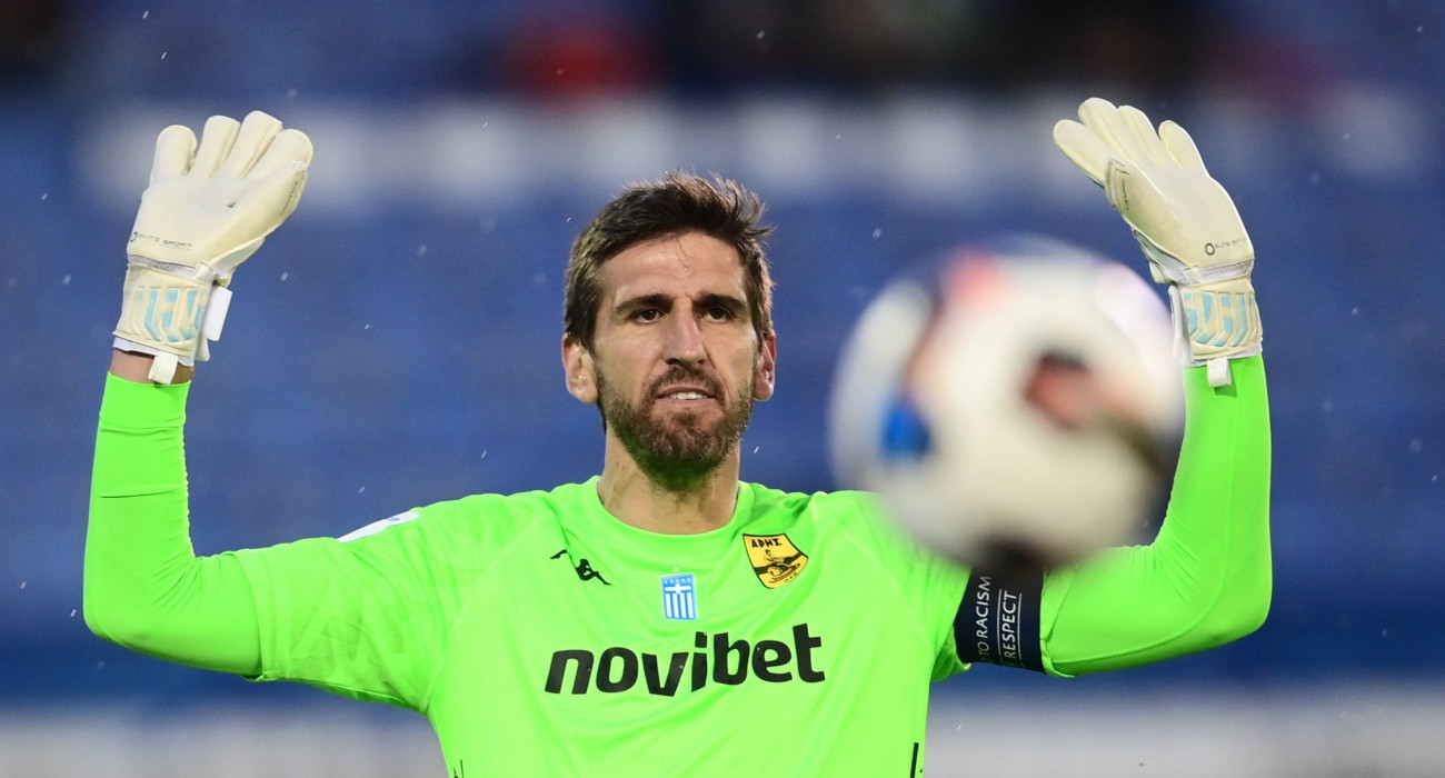 Ο Χούλιαν Κουέστα με τον Άρη / Πηγή: Eurokinissi