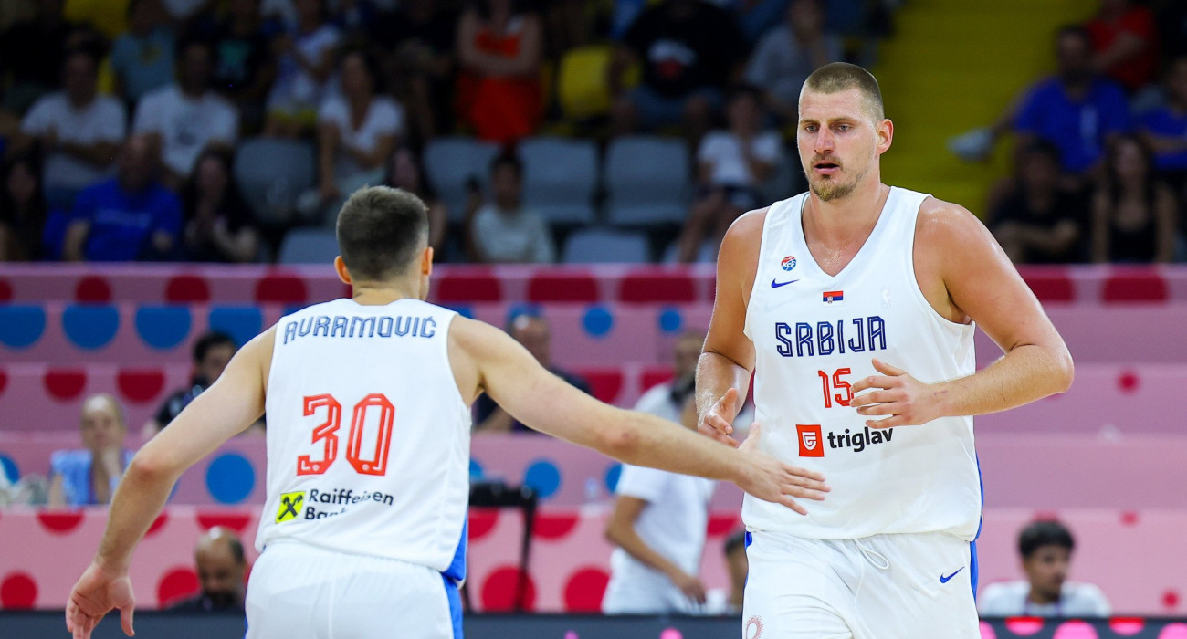 Ο Νίκολα Γιόκιτς με τον Μπόγκνταν Μπογκντάνοβιτς, Πηγή: Eurokinissi