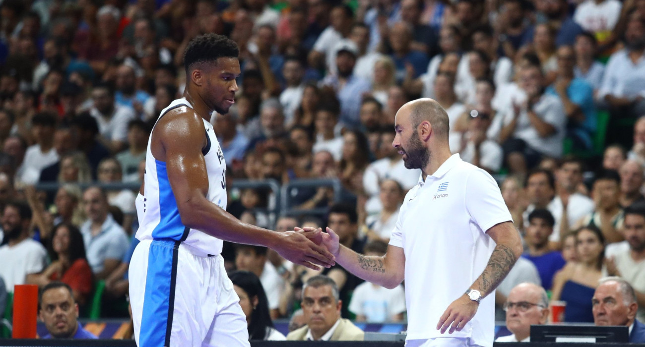 Ο Βασίλης Σπανούλης με τον Γιάννη Αντετοκούνμπο, Πηγή: Eurokinissi