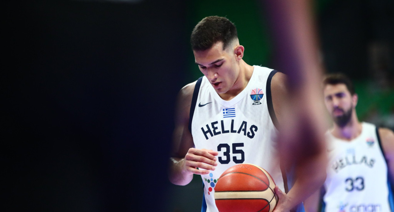 Ο Βαγγέλης Ζούγρης με τη φανέλα της Εθνικής, Πηγή: Eurokinissi