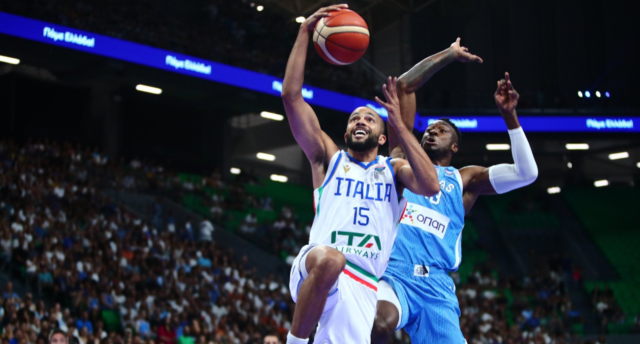 Κόβει εντυπωσιακά τη φάση ο Θανάσης Αντετοκούνμπο, Πηγή: Eurokinissi