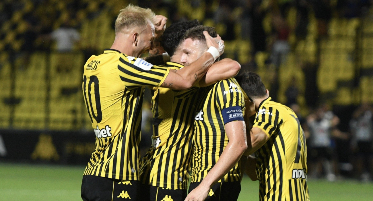 Οι παίκτεες του Αρη πανηγυρίζουν/Πηγή: Eurokinissi