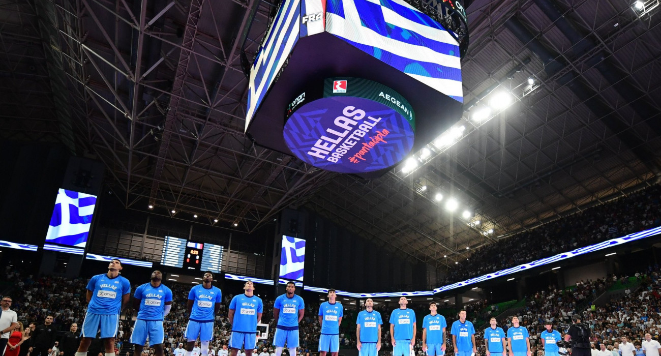 Οι Έλληνες διεθνείς υπό την ανάκορουση του Εθνικού Ύμνου / Πηγή: Eurokinissi