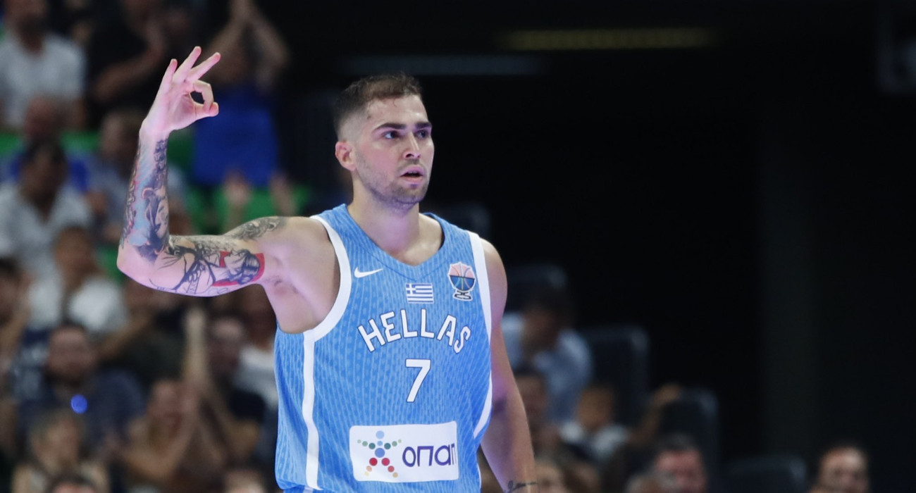 Ο Βασίλης Τολιόπουλος πανηγυρίζει το εντυπωσιακό καλάθι του, Πηγή: Eurokinissi