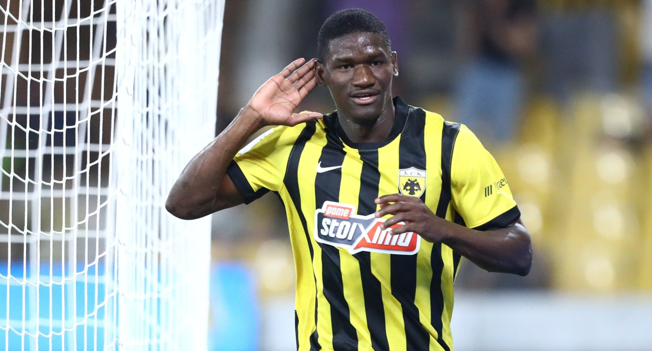 Ο Ζίνι με τη φανέλα της ΑΕΚ / Πηγή: Eurokinissi