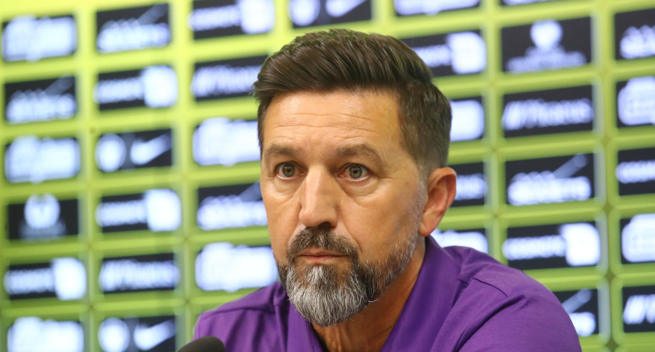 Ο Μπέσνικ Χάσι στη συνέντευξη Τύπου πριν το ματς με την ΑΕΚ / Eurokinissi