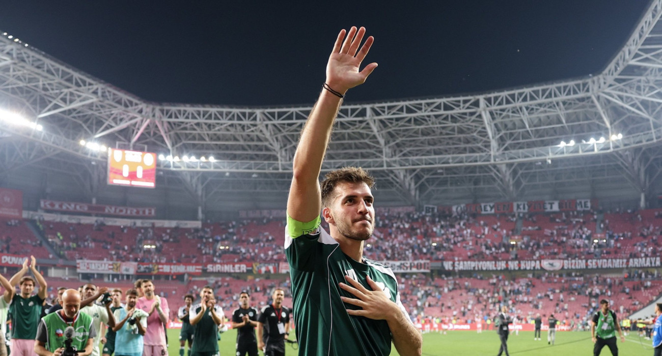 Ο Φώτης Ιωαννίδης αποχαιρετάει τους φίλους του Παναθηναϊκού, Πηγή: Eurokinissi