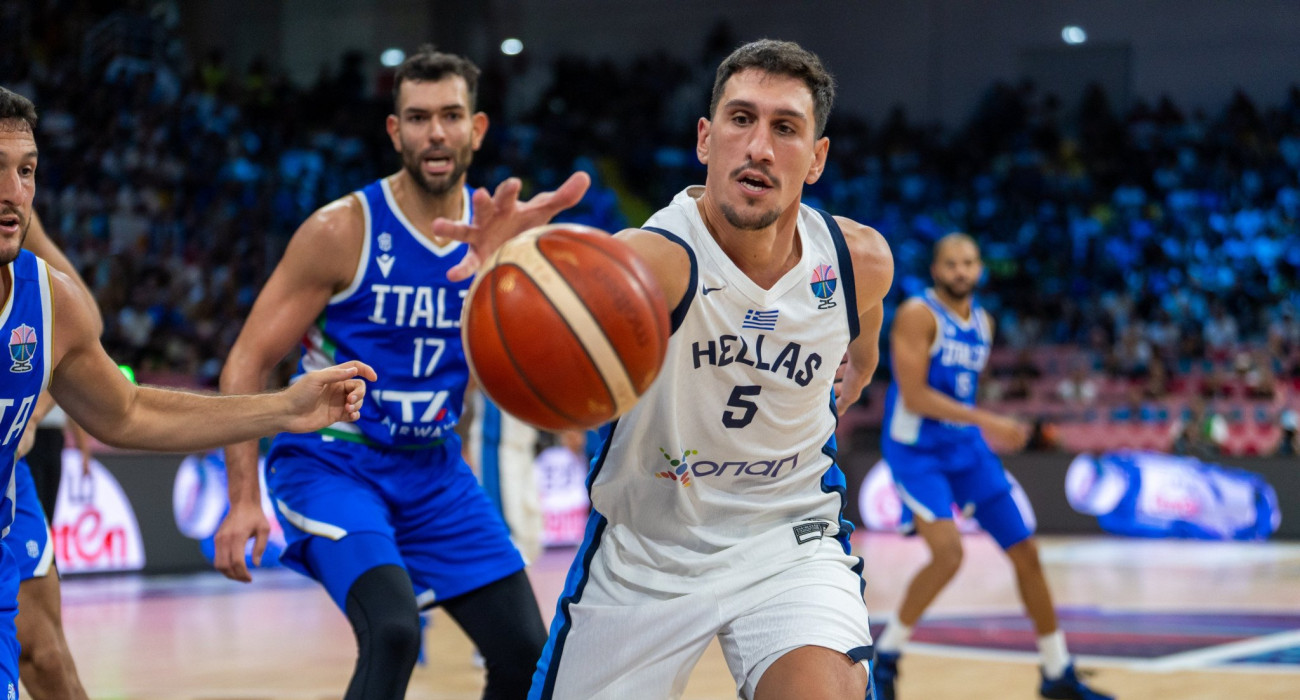 Ο Γιαννούλης Λαρεντζάκης στο παιχνίδι με την Ιταλία, Πηγή: Eurokinissi