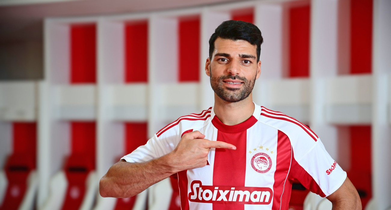 Ο Μέχντι Ταρέμι με τη φανέλα του Ολυμπιακού / Πηγή: Eurokinissi