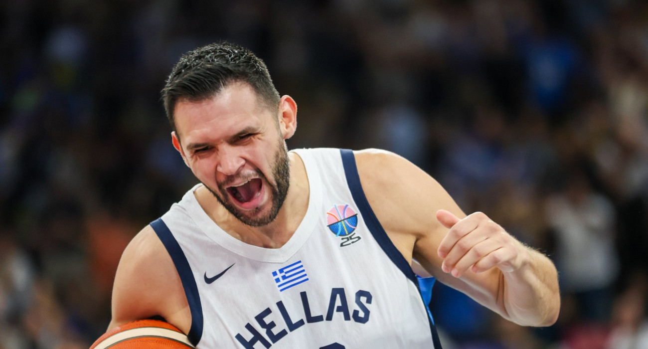 Ο Κώστας Παπανικολάου έξαλλος με τις διαιτητικές αποφάσεις στο παιχνίδι με τη Βοσνία, Πηγή: Eurokinissi