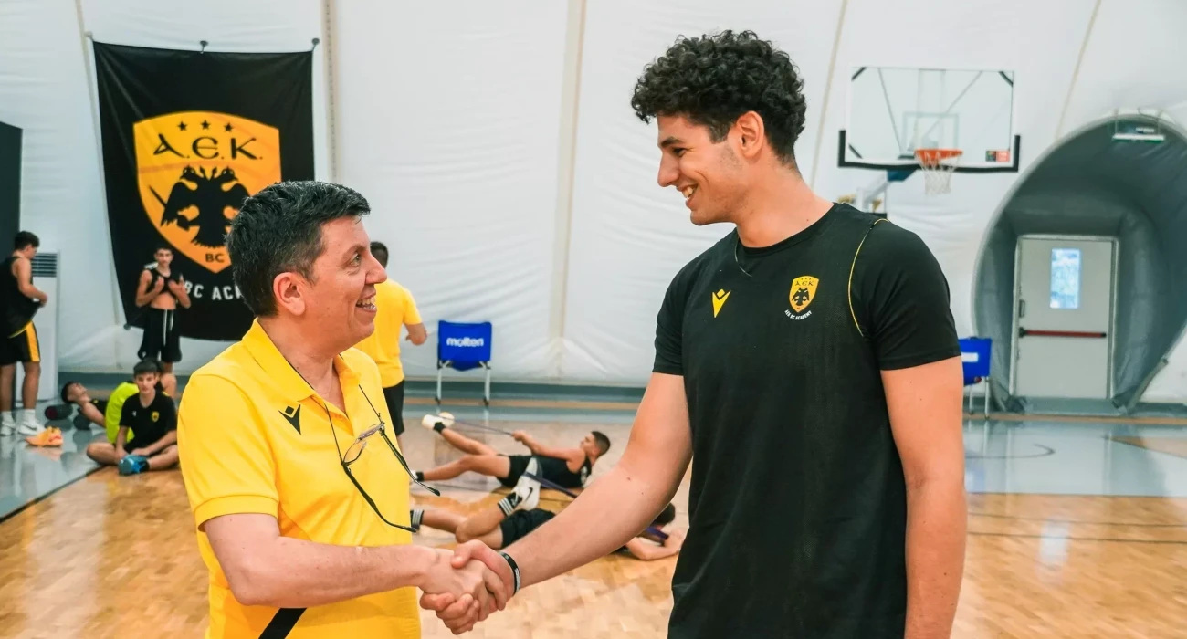 O Xάρης  Μπλιώνης με τον Γιώργο Νικολάου, Πηγή: AEK BC