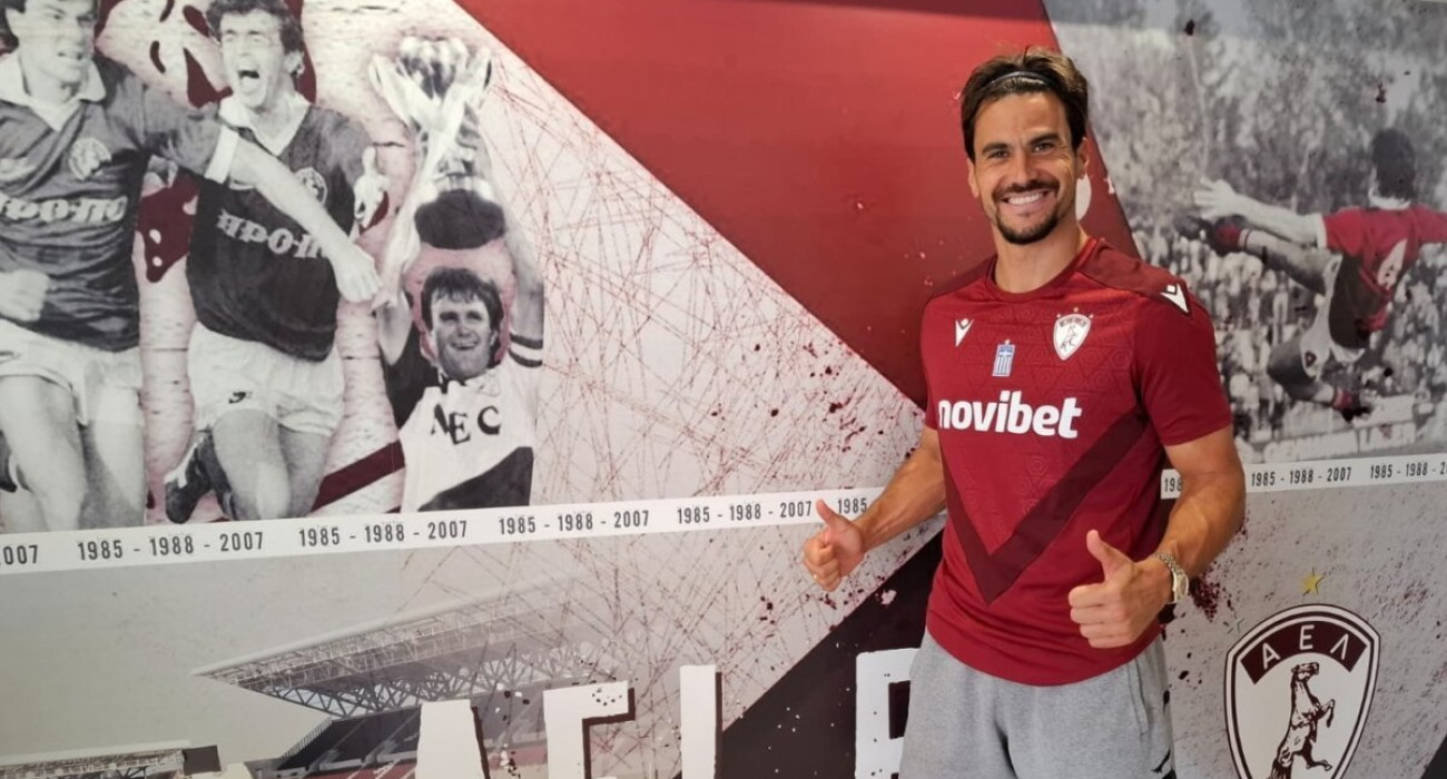 Ο Αλέξανδρος Αναγνωστόπουλος στην παρουσίασή του από την ΑΕΛ, Πηγή: AEL FC