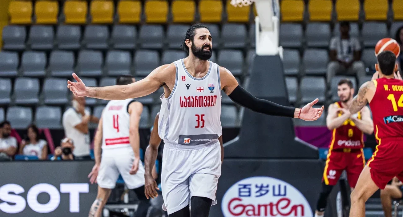 Ο Γκόγκα Μπιτάτζε πανηγυρίζει τη νίκη της Γεωργίας, Πηγή: FIBA