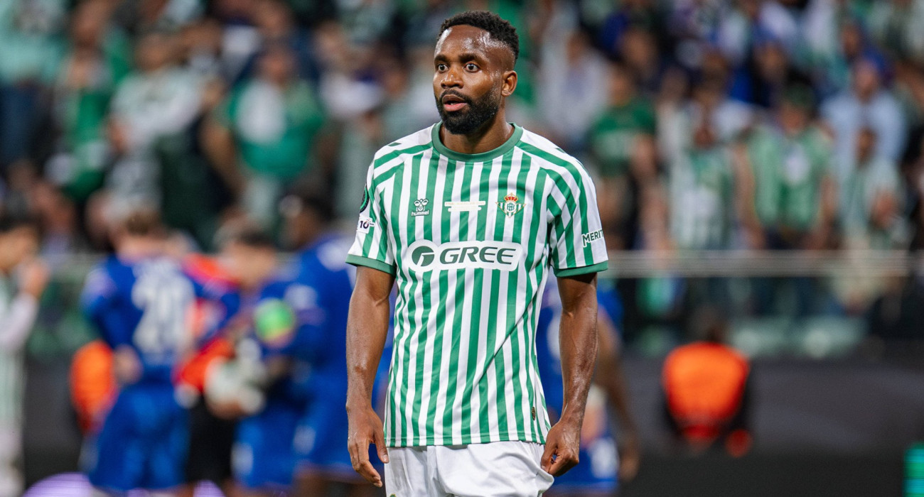 Ο Σεντρίκ Μπακαμπού με τη φανέλα της Μπέτις/ Imago