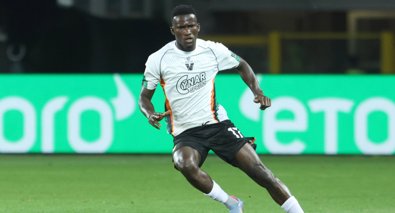 Ο Σεΐκ Κοντέ με τη φανέλα της Βενέτσια / Πηγή: Imago