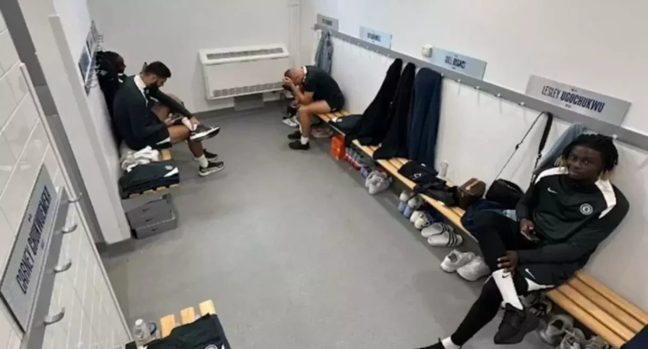 Τα αποδυτήρια των κομμένων στην Τσέλσι / IG: axel_disasi