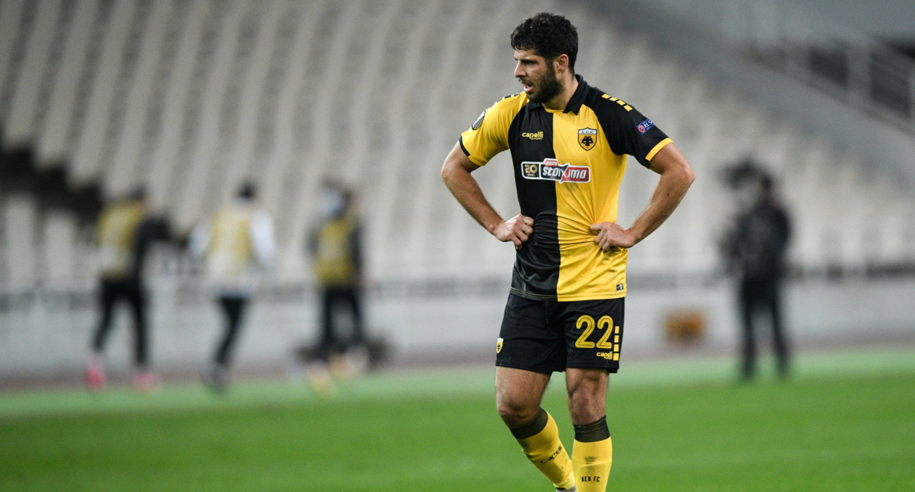 Ο Εμάνουελ Ινσούα με τη φανέλα της ΑΕΚ / Πηγή: Eurokinissi