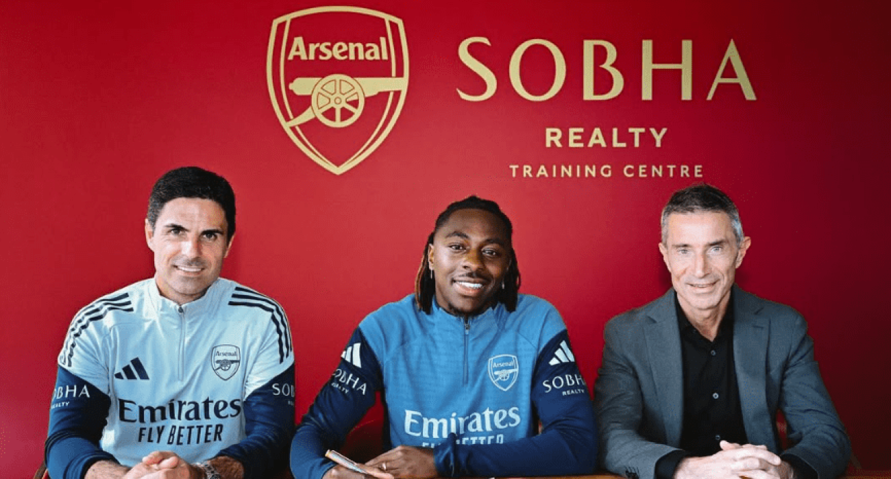 Ο Εμπερέτσι Έζε υπογράφει στην Άρσεναλ / Πηγή: Arsenal Fc