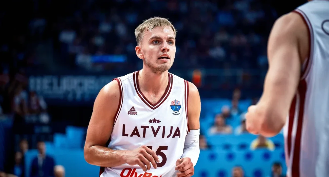 O Άρτουρς Ζάγκαρς με την Εθνική Λετονίας / Πηγή: FIBA