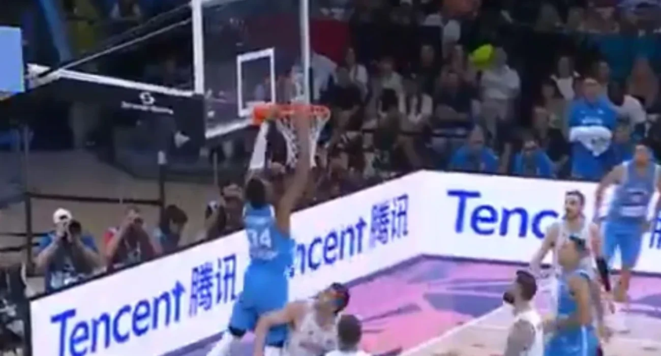 Ο Σλούκας πάσαρε, ο Γιάννης κάρφωσε (video)