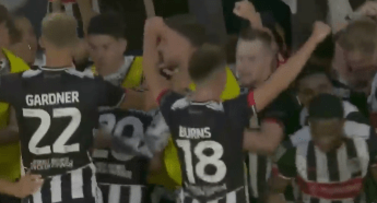 Οι παίκτες της Γκρίμσπι πανηγυρίζουν / Screenshot