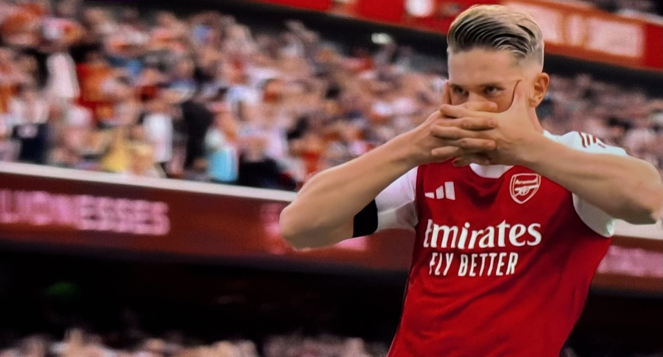 Ο Βίκτορ Γιόκερες «φοράει» τη μάσκα του / Screenshot