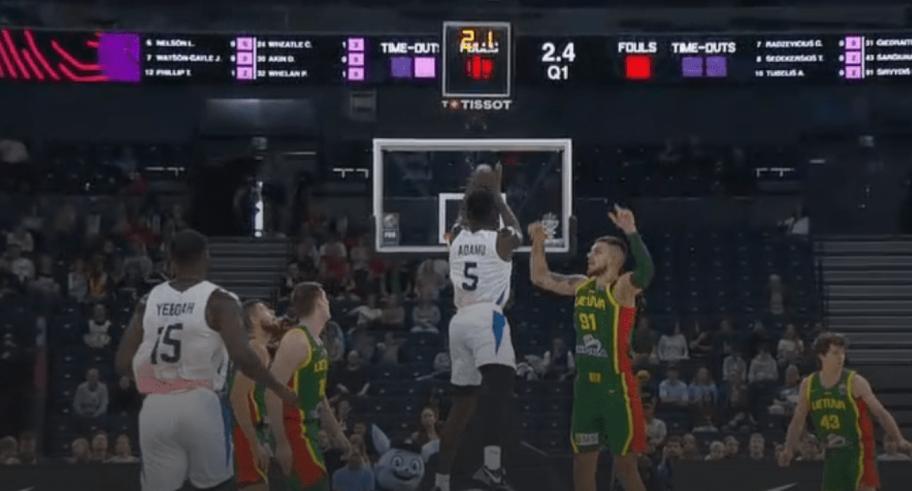 Απίθανο τρίποντο του Αντάμου από το κέντρο του γηπέδου στο Μ. Βρετανία - Λιθουανία (video)