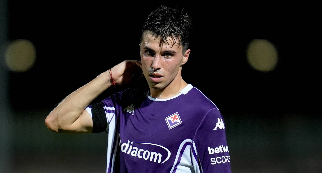 Ο Αλεσάνδρο Μπιάνκο με τη φανέλα της Φιορεντίνα / Πηγή: Imago