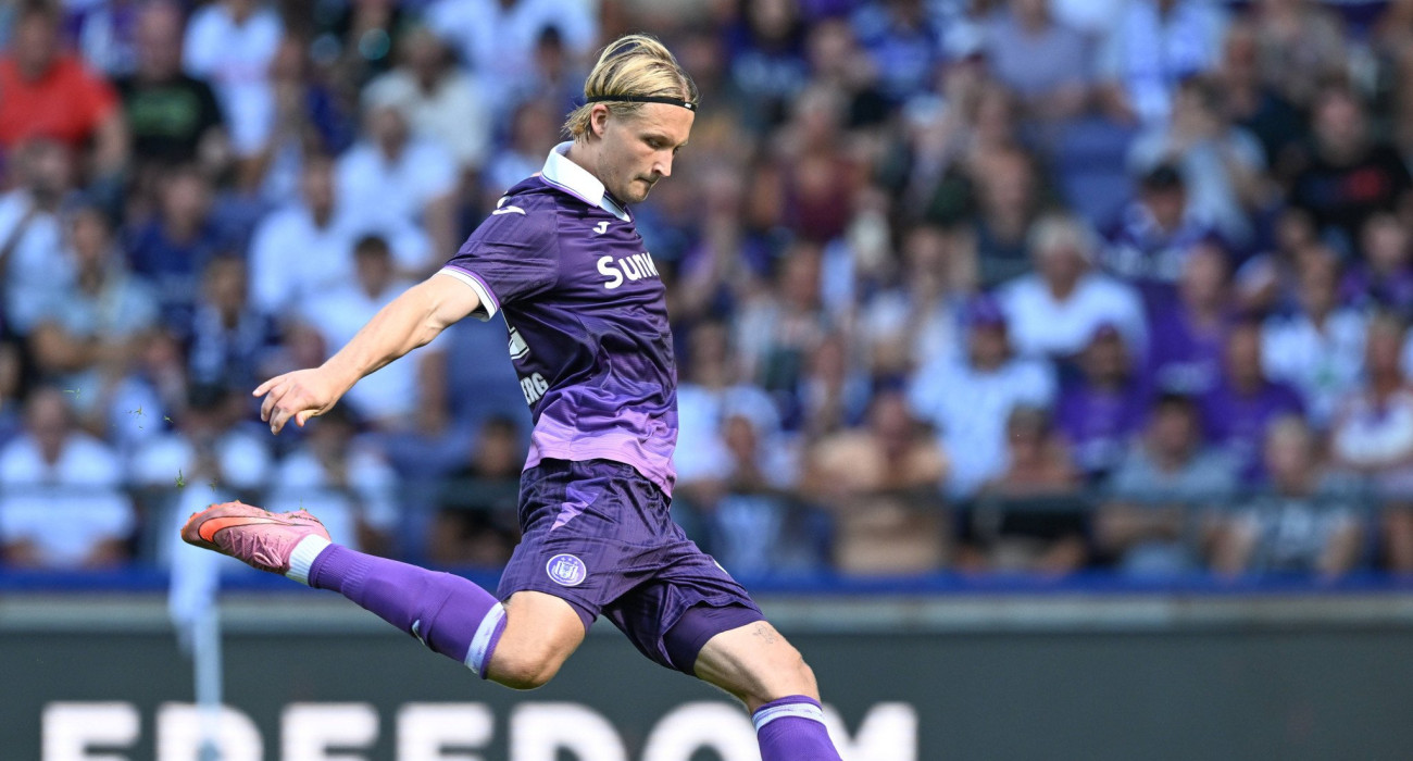 Ο Κάσπερ Ντόλμπεργκ στο ματς της Άντερλεχτ κόντρα στην Ζούλτε Βάρεγκεμ / Πηγή: Imago