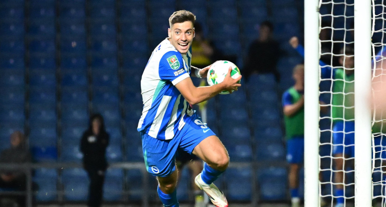 Ο Στέφανος Τζίμας πανηγυρίζει το πρώτο γκολ του με τη φανέλα της Μπράιτον, Πηγή: Imago