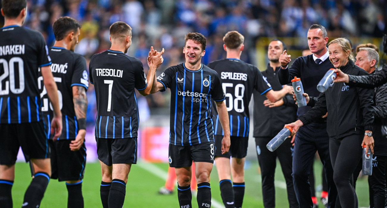 Ο Χρήστος Τζόλης πανηγυρίζει το γκολ του με τους συμπαίκτες του / Πηγή: Imago